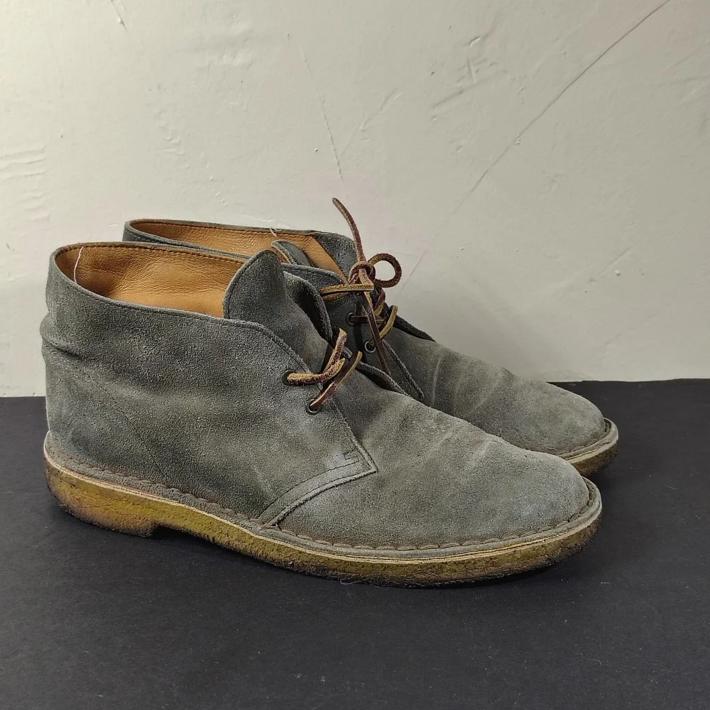 Clarks Desert Boots Mens 7.5 Grey Suede Crepe Sole Chukka Boots 13292